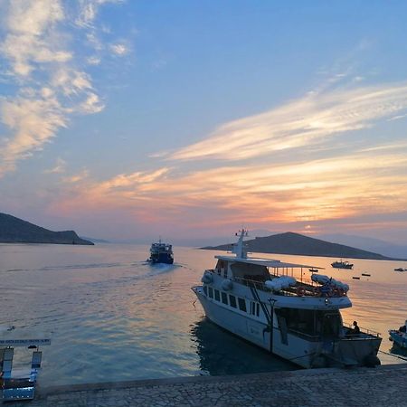 Annas Houses Chalki Town Phòng bức ảnh
